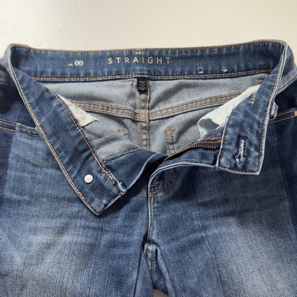 White House Black Market Blue Ankle Jeans slight stretch cropped cut